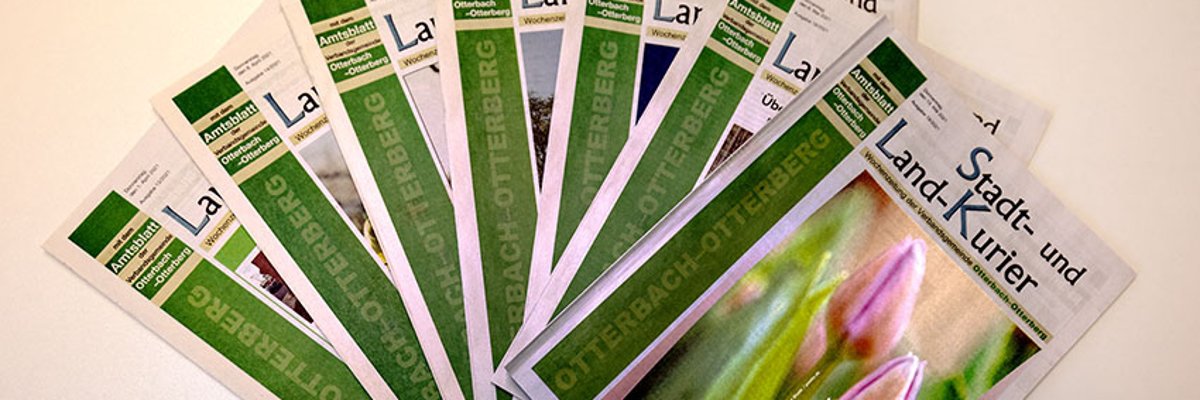 Mehrere gleiche Ausgaben des Gemeindeblatts sind auf dem Bild zu sehen. Amtsblatt der Verbandsgemeinde