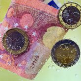 Geld, dass im Wasser liegt Geld, dass im Wasser liegt