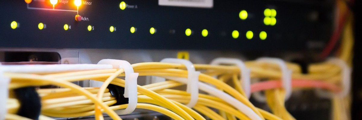 Ganz viele gelbe Kabel